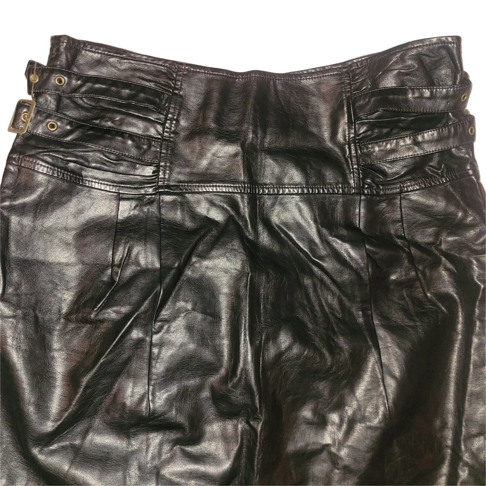 Solitaire Black Faux Leather Short Skirt L - Picture 2 of 4